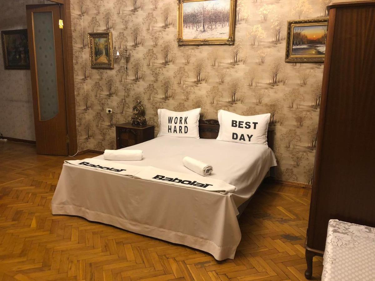 Appartamento Квартира В Самом Центре Еревана Esterno foto