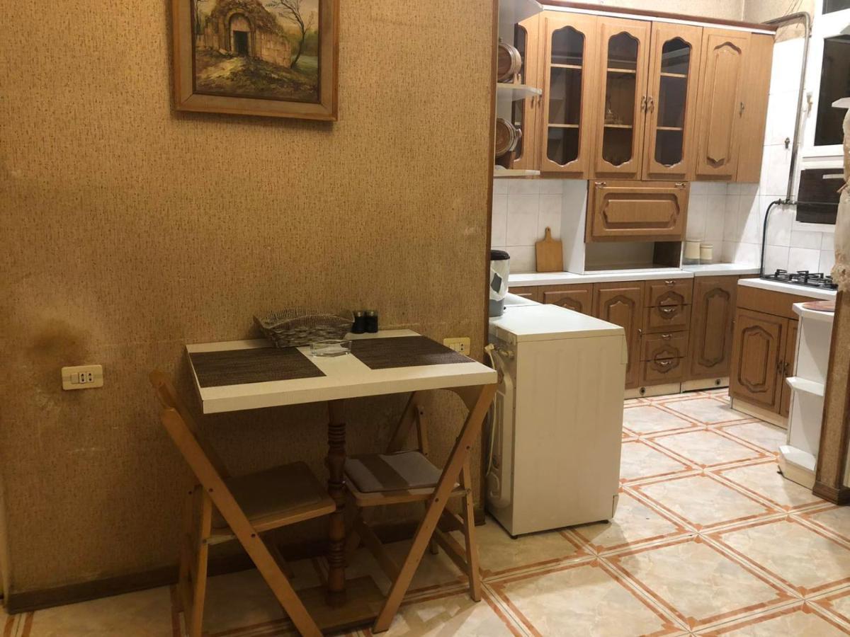 Appartamento Квартира В Самом Центре Еревана Esterno foto