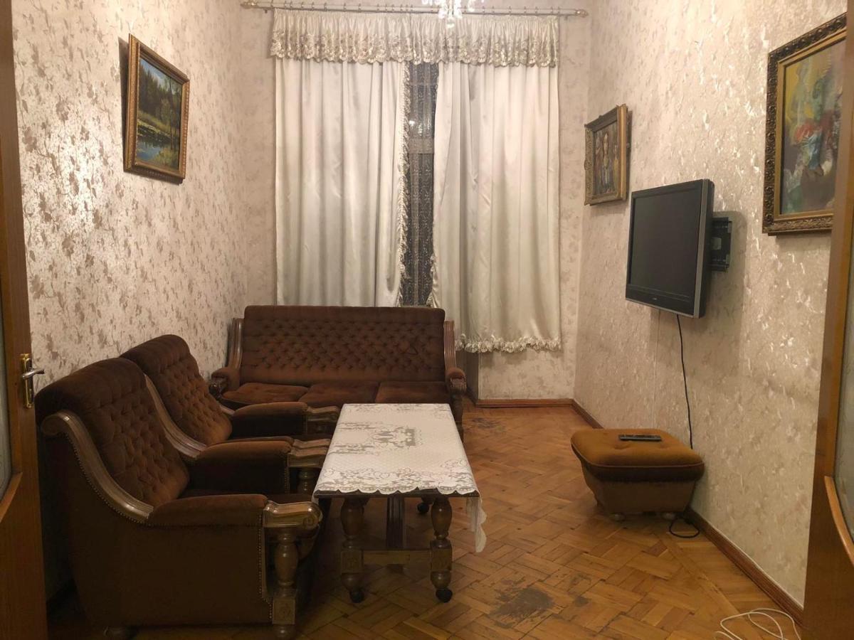 Appartamento Квартира В Самом Центре Еревана Esterno foto