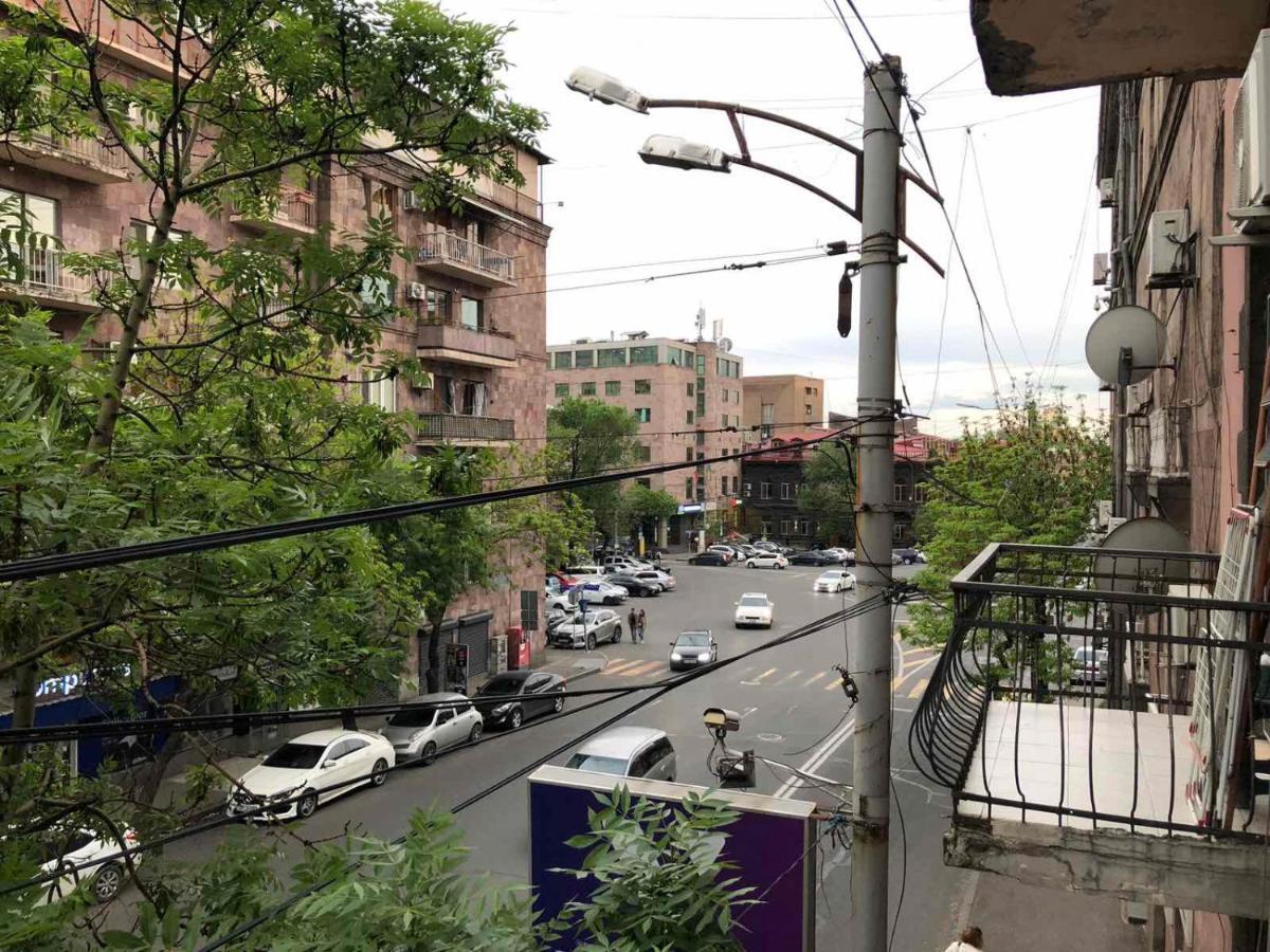Appartamento Квартира В Самом Центре Еревана Esterno foto