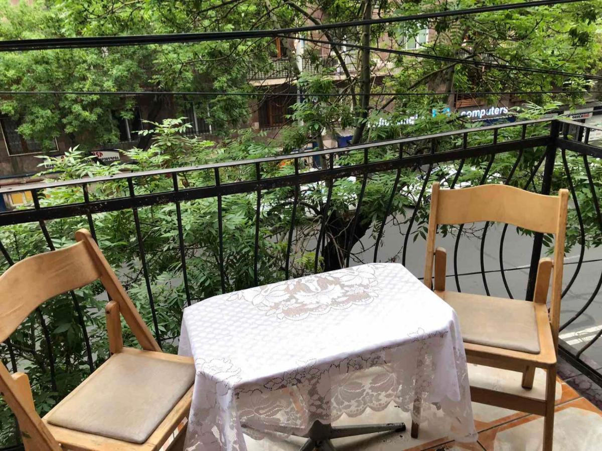 Appartamento Квартира В Самом Центре Еревана Esterno foto