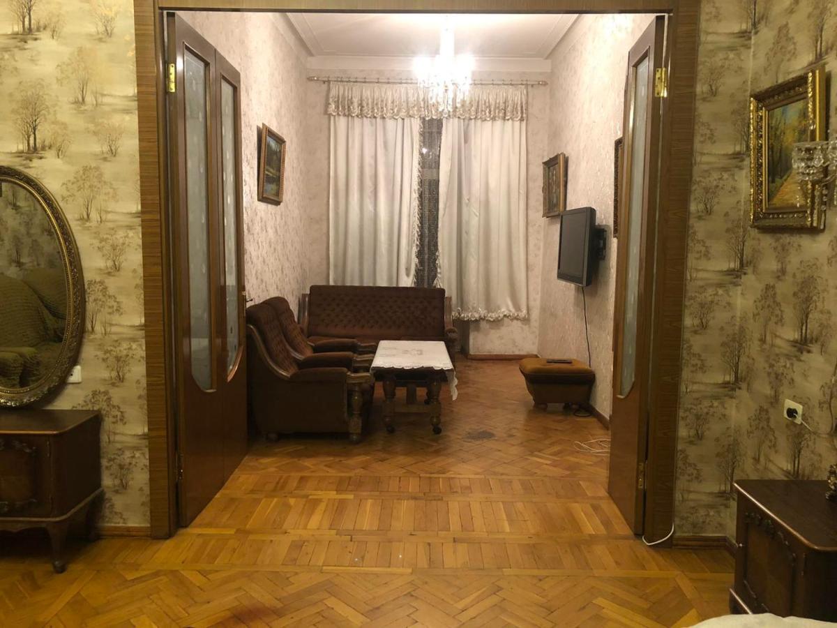 Appartamento Квартира В Самом Центре Еревана Esterno foto